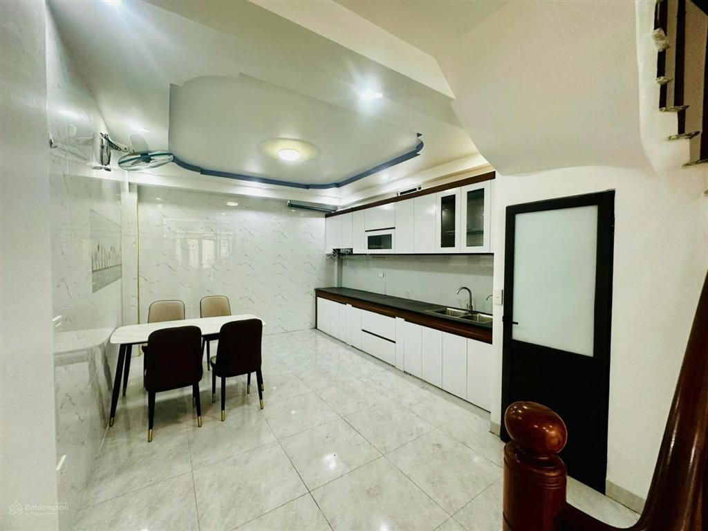 Chính chủ em gửi bán nhà 3 tầng mặt thông minh kha ô tô tránh kinh doanh