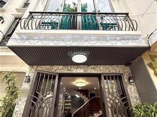 B.án nhà mặt ngõ 4 tầng độc lập taxi đỗ cửa tại miếu hai xã. vị trí đẹp, ngõ ngoài 2 ô tô