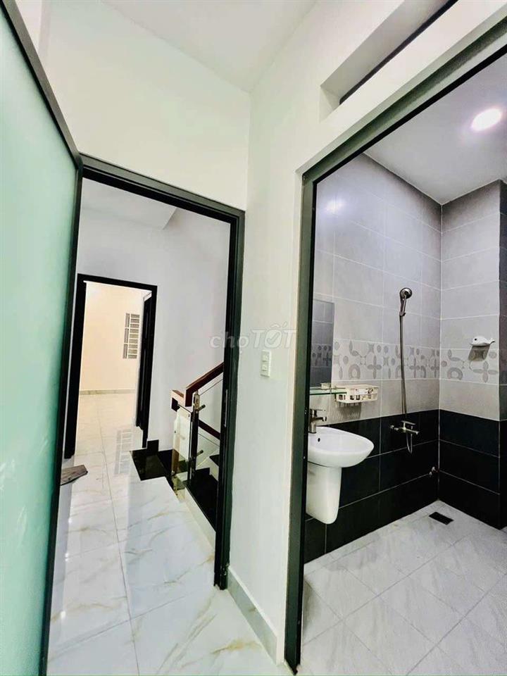 NHÀ PHỐ SÂN XE HƠI GẦN CẦU AN LỘC, DT 4*20, TRỆT, 3 LẦU, 5PN, 6WC