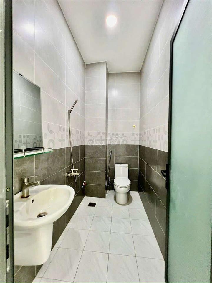 NHÀ PHỐ SÂN XE HƠI GẦN CẦU AN LỘC, DT 4*20, TRỆT, 3 LẦU, 5PN, 6WC