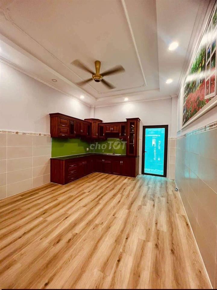 NHÀ SẠCH TRỆT, 3 LẦU, 5PN, 5WC, ĐƯỜNG XE TẢI, GẦN ỦY BAN THẠNH XUÂN