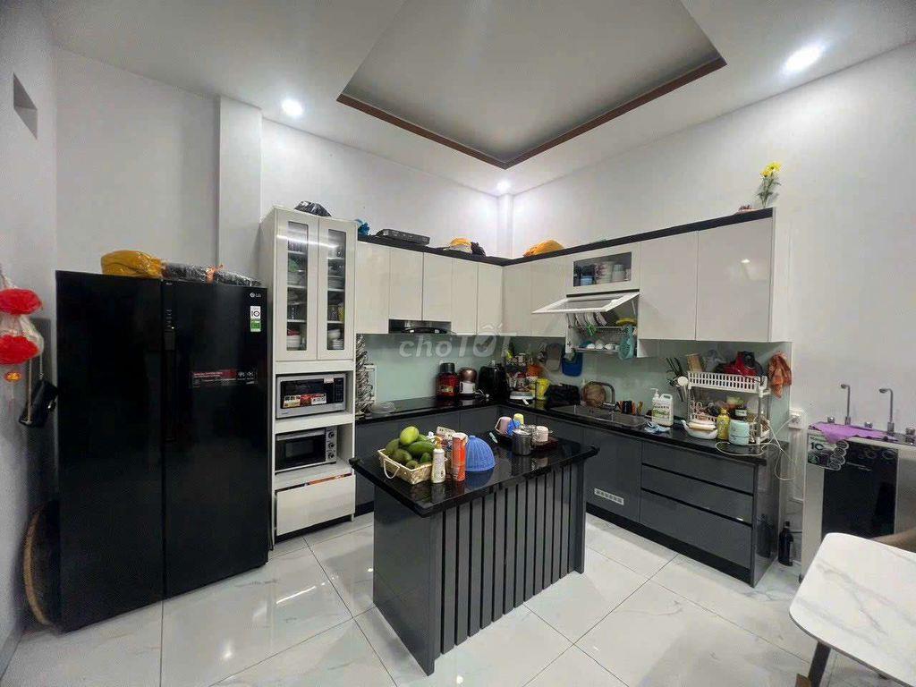 NHÀ SẠCH SẼ, THOÁNG MÁT, TRỆT LẦU, 3PN, SÂN XE HƠI, NỘI THẤT 
