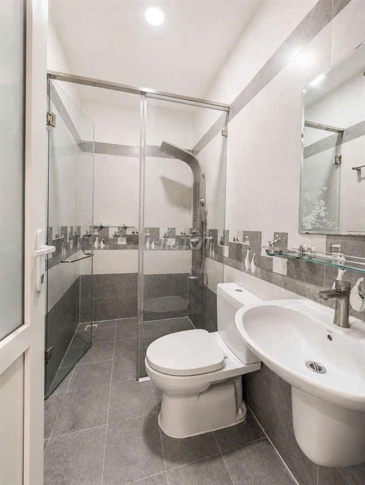 NHÀ ĐẸP HẺM 1 SẸC_ TRỆT _2 LẦU_4PN_5WC_ FULL NỘI THẤT 