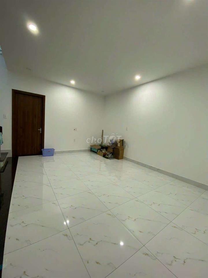 BIỆT THỰ 8*16, TRỆT, 2 LẦU, 4PN, SÂN XE HƠI RỘNG GẦN NGÃ TƯ GA