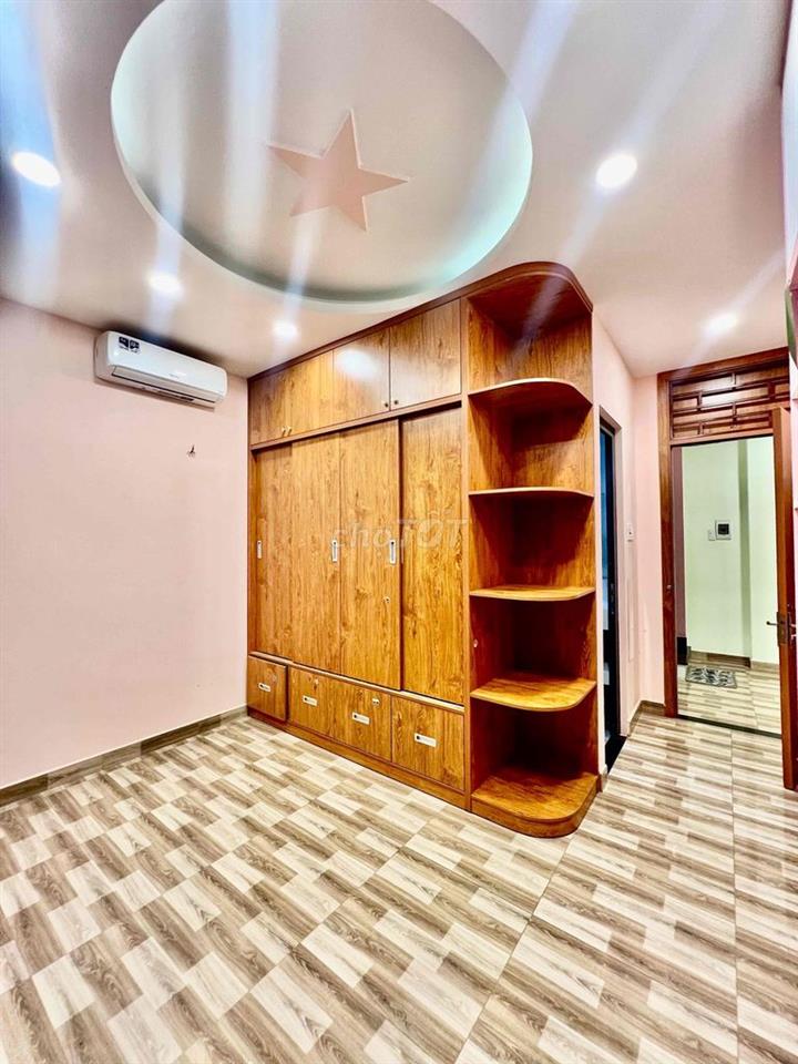 Cho Thuê Nhà DT 8x6m 1Trệt 2Lầu 3Pn 3Wc Hẻm Xe Tải Nội Thất Như Hình