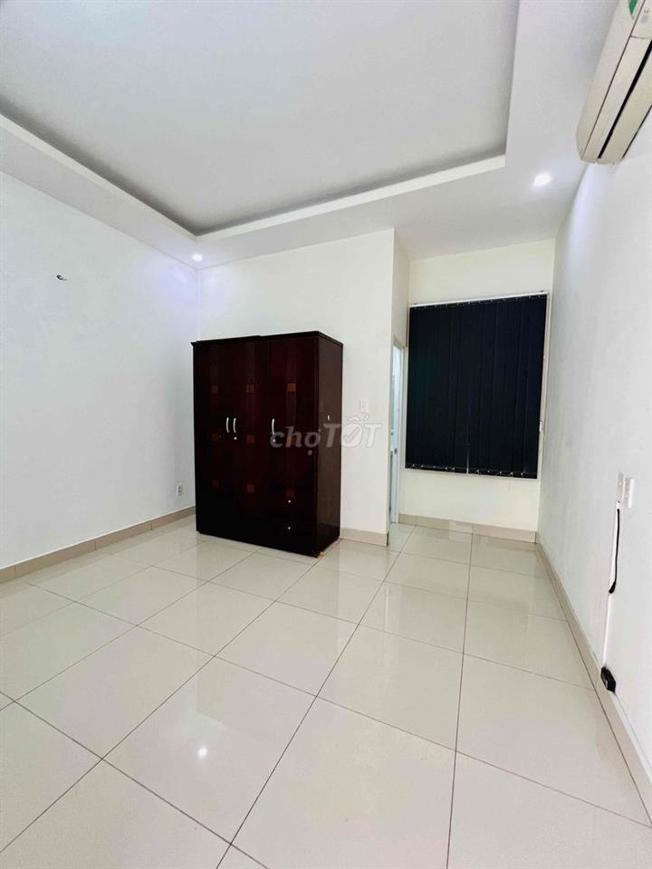 Cho Thuê Nhà DT 5x20 1Trệt 1Lầu 3Pn 3Wc Sát Gò Vấp Sân Xe Máy Hẻm 3M