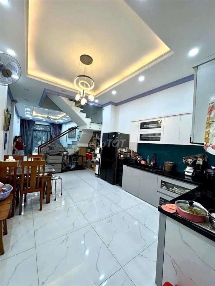 NHÀ ĐẸP MỚI GẦN CHỢ MINH PHÁT, TRỆT, LỬNG, 2 LẦU, 4PN, NỘI THẤT 