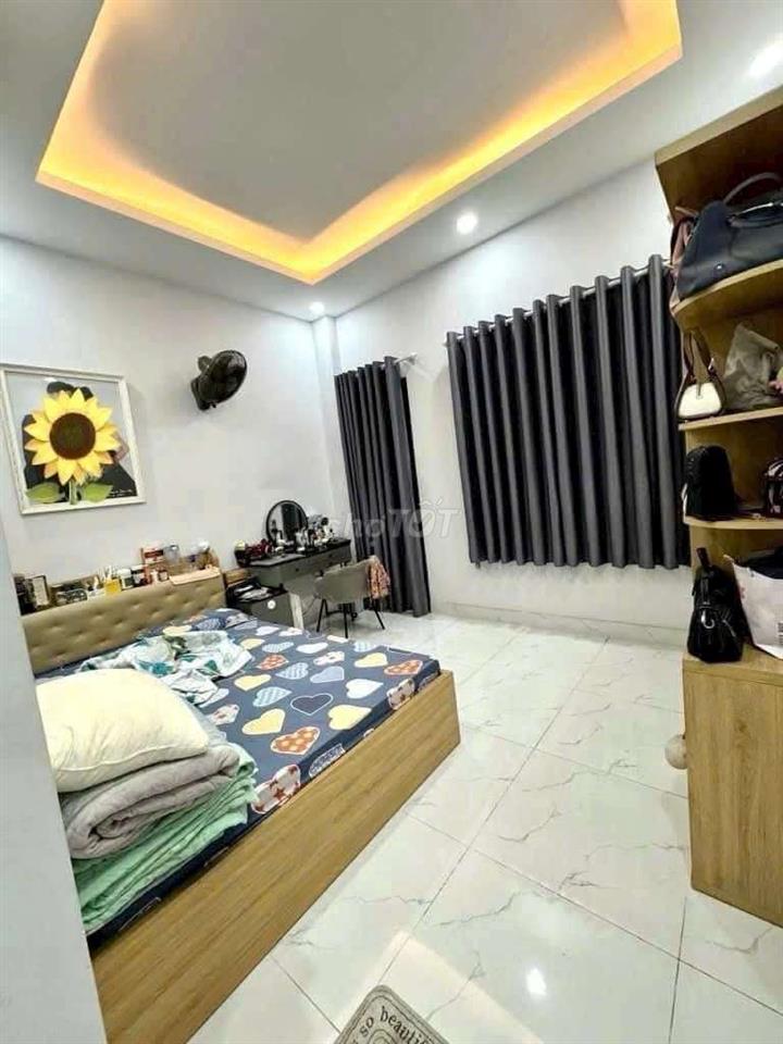 NHÀ ĐẸP MỚI GẦN CHỢ MINH PHÁT, TRỆT, LỬNG, 2 LẦU, 4PN, NỘI THẤT 