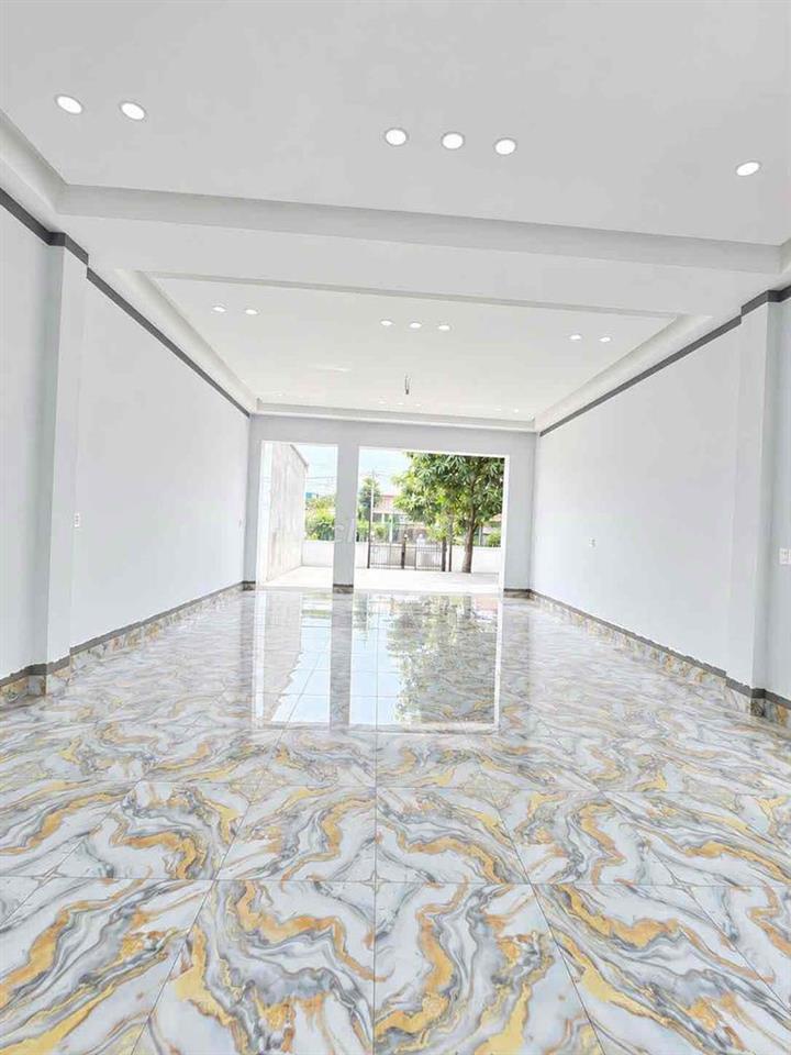 Cho Thuê Nhà Sẳn Nội Thất DT 220m2 1Trệt 3Lầu 4Pn 5Wc Hẻm Xe Tải