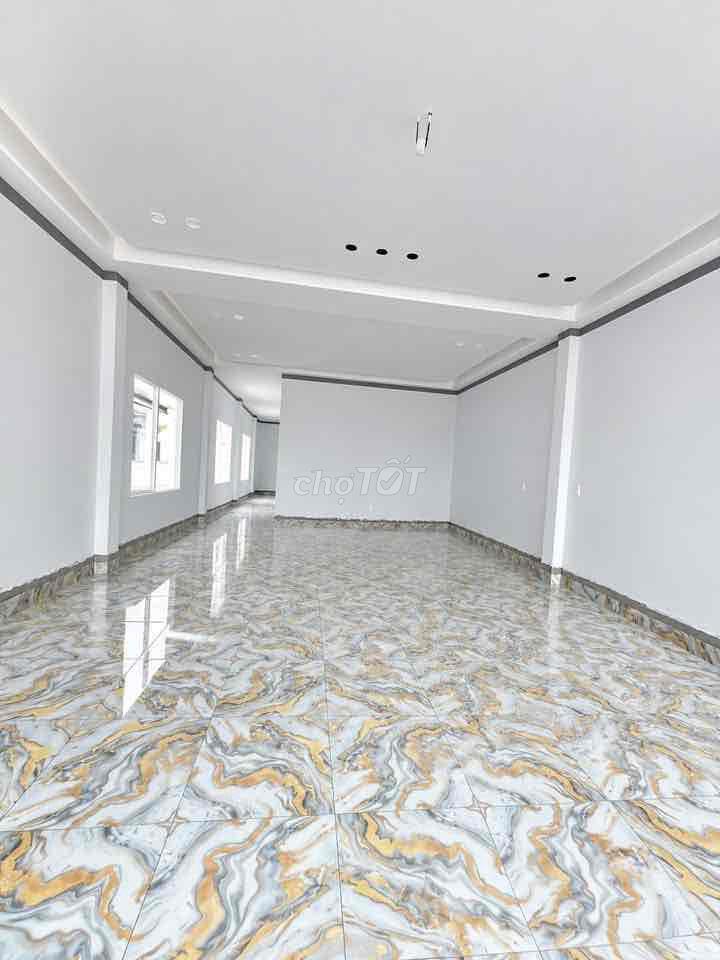 Cho Thuê Nhà Sẳn Nội Thất DT 220m2 1Trệt 3Lầu 4Pn 5Wc Hẻm Xe Tải