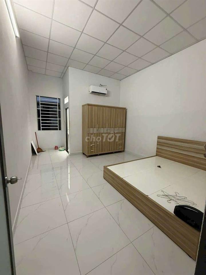 NHÀ GẦN NGÃ TƯ GA, TRỆT, 2 LẦU, 3PN, 4WC, SÂN THƯỢNG, HẺM XE HƠI 