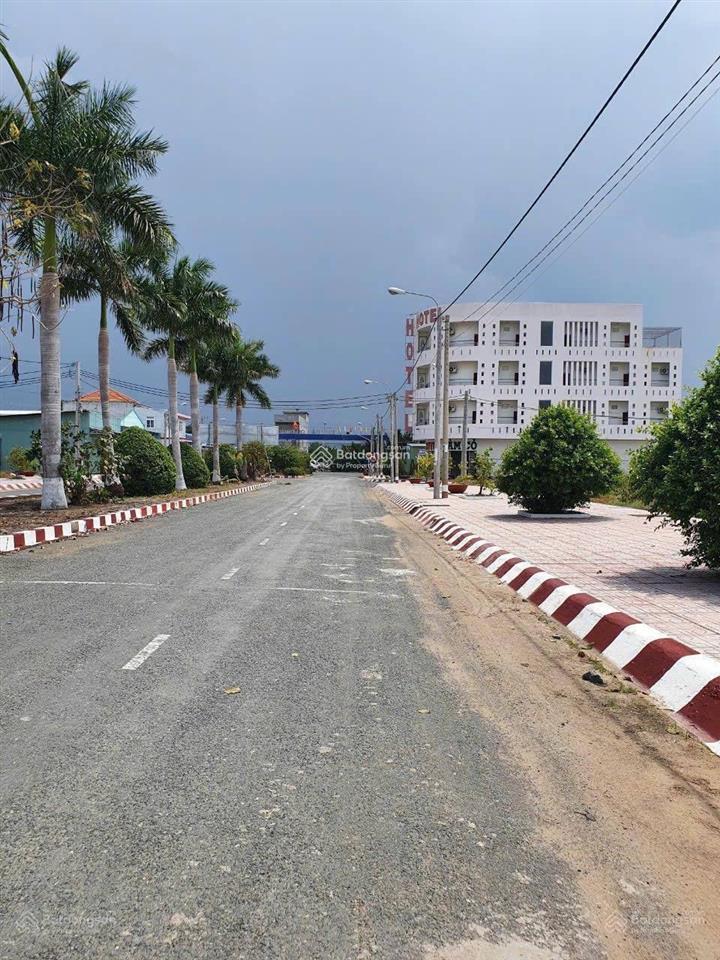 Ra nhanh lô đất trung tâm huyện cần đước , giá 1ty699, 100m2, sổ hồng riêng công chứng liền