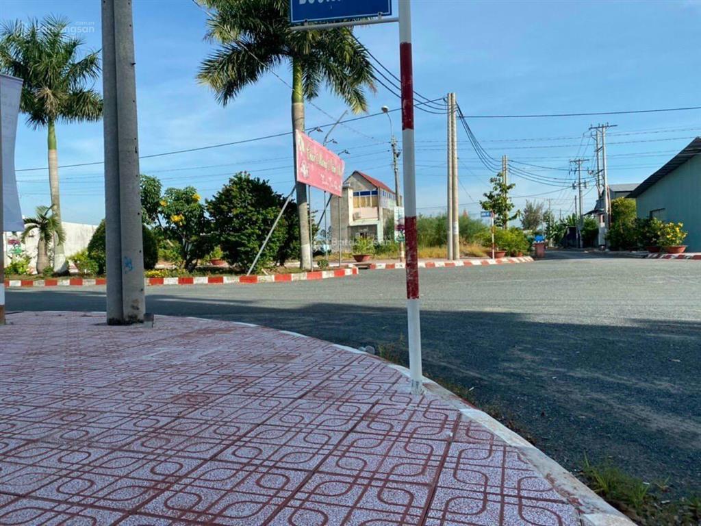 Cần ra nhanh lô đất 100m2, kdc phước đông, trung tâm thị trấn . shr công chứng liền