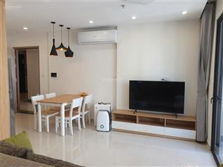 Chính chủ bán căn 2pn+(2wc) full đồ  tầng trung  căn góc 2 mặt thoáng tại vinhomes smart city