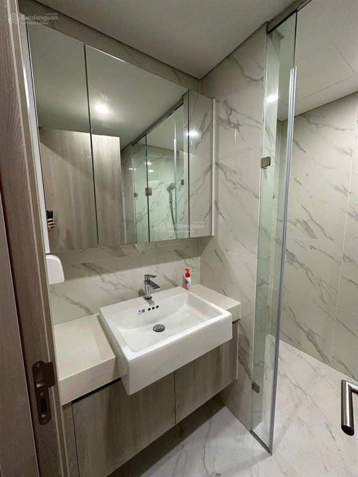 Cho thuê căn hộ cao cấp 2pn  2wc full nội thất xịn mịn  giá chỉ 13,5tr, miễn phí dịch vụ