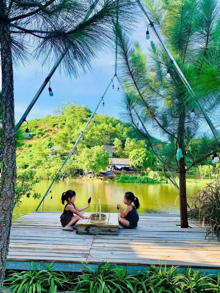 Cần bán mảnh đất nghỉ dưỡng 820 m2 đã có sẵn nhà gỗ và 2 bungalow 13,3 tỷ