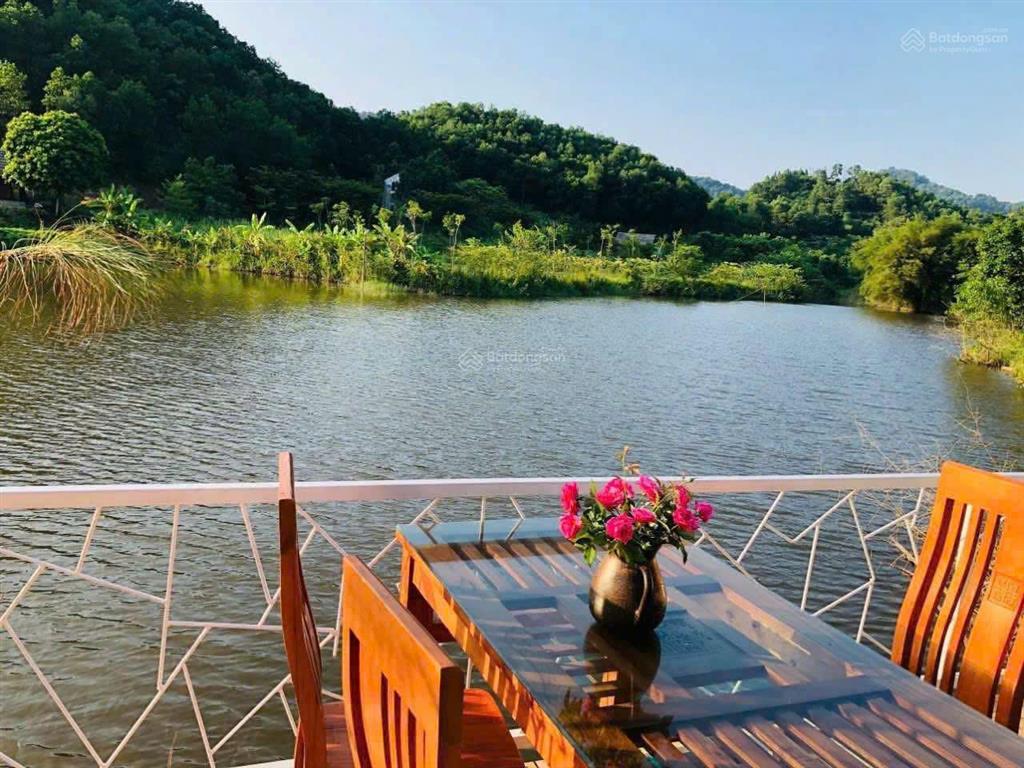 Cần bán mảnh đất nghỉ dưỡng 820 m2 đã có sẵn nhà gỗ và 2 bungalow 13,3 tỷ