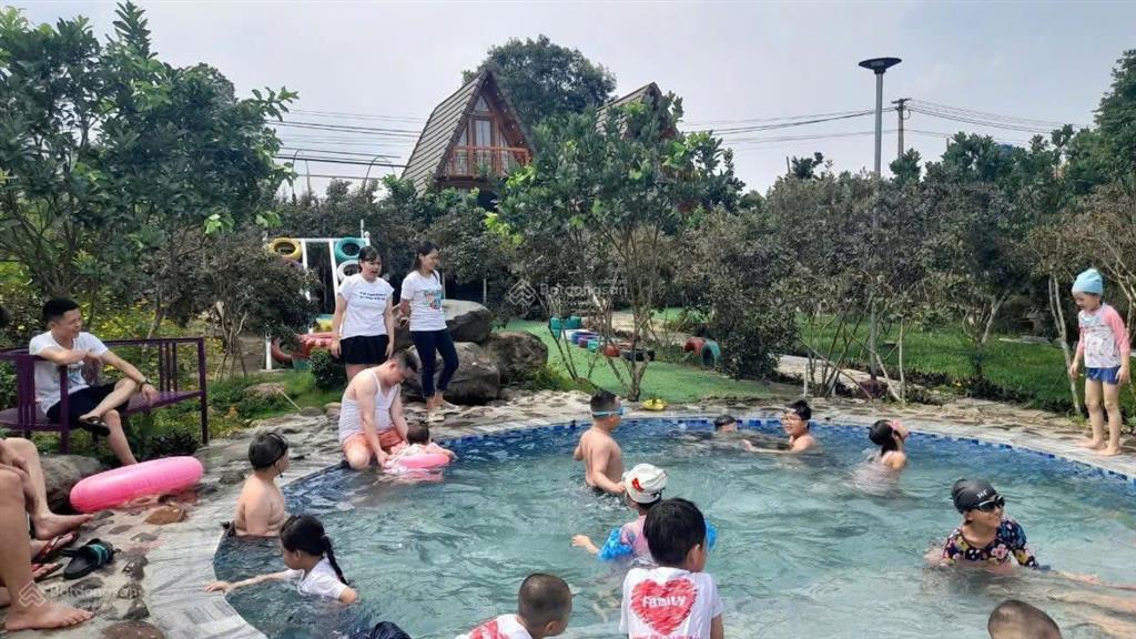 Cần bán mảnh đất nghỉ dưỡng 820 m2 đã có sẵn nhà gỗ và 2 bungalow 13,3 tỷ