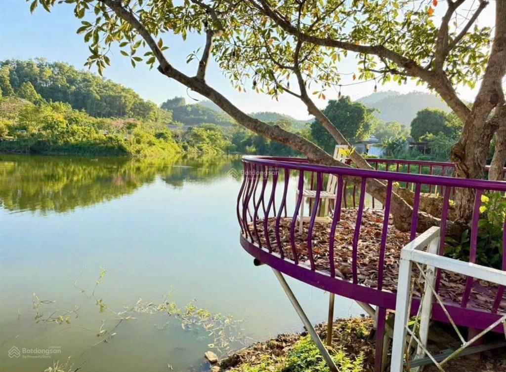 Cần bán mảnh đất nghỉ dưỡng 820 m2 đã có sẵn nhà gỗ và 2 bungalow 13,3 tỷ