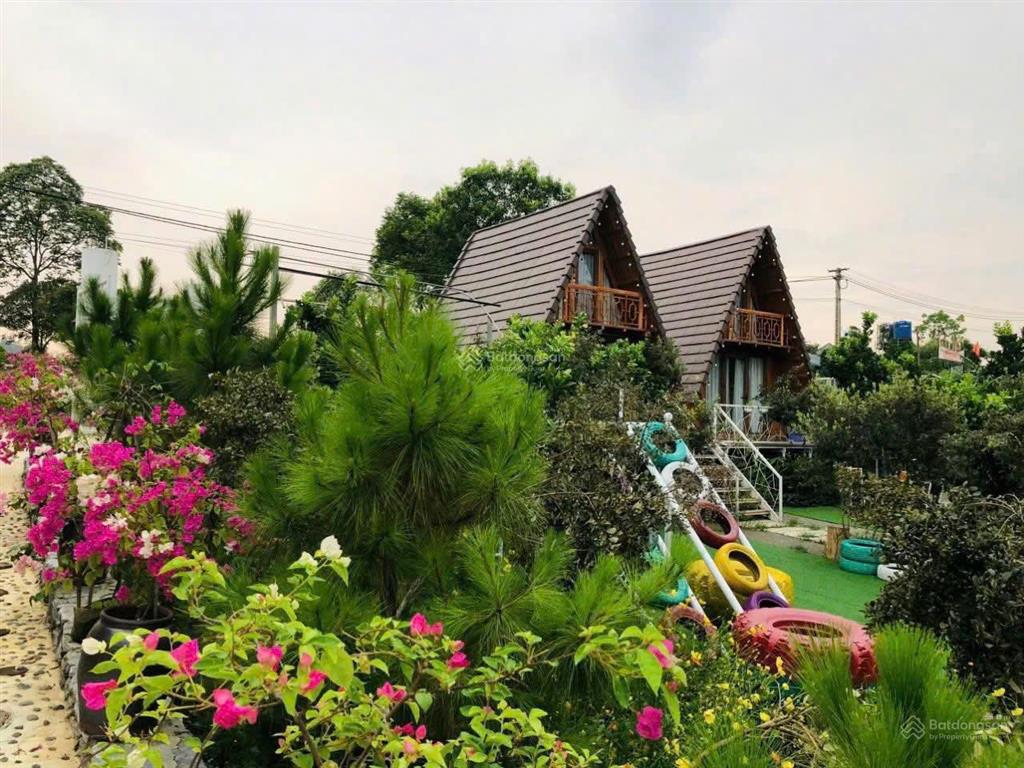 Cần bán mảnh đất nghỉ dưỡng 820 m2 đã có sẵn nhà gỗ và 2 bungalow 13,3 tỷ