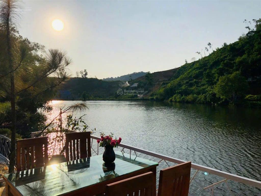 Cần bán mảnh đất nghỉ dưỡng 820 m2 đã có sẵn nhà gỗ và 2 bungalow 13,3 tỷ