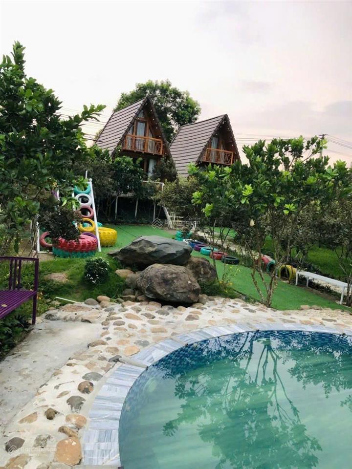 Cần bán mảnh đất nghỉ dưỡng 820 m2 đã có sẵn nhà gỗ và 2 bungalow 13,3 tỷ