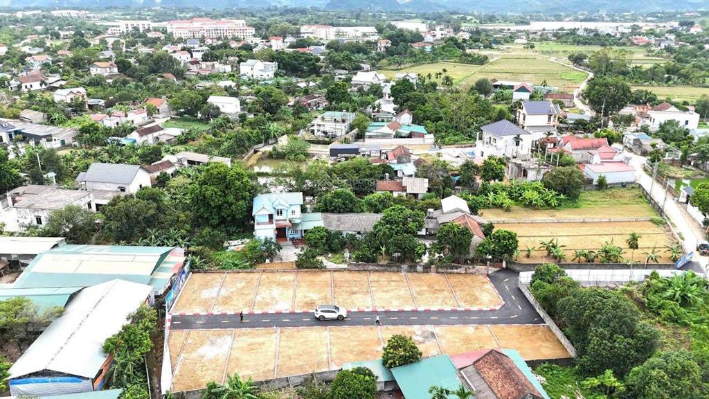 Nhỉnh 1,3 tỷ lô 80m  ô tô vào tận tháng đất tại xã xuân mai mới