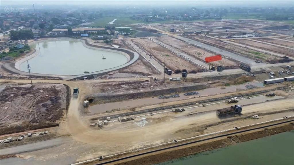 Lô làn 2 ql6, mặt view hồ điều hoà tại giãn dân đồng chằm  xuân mai chỉ hơn 3 tỷ