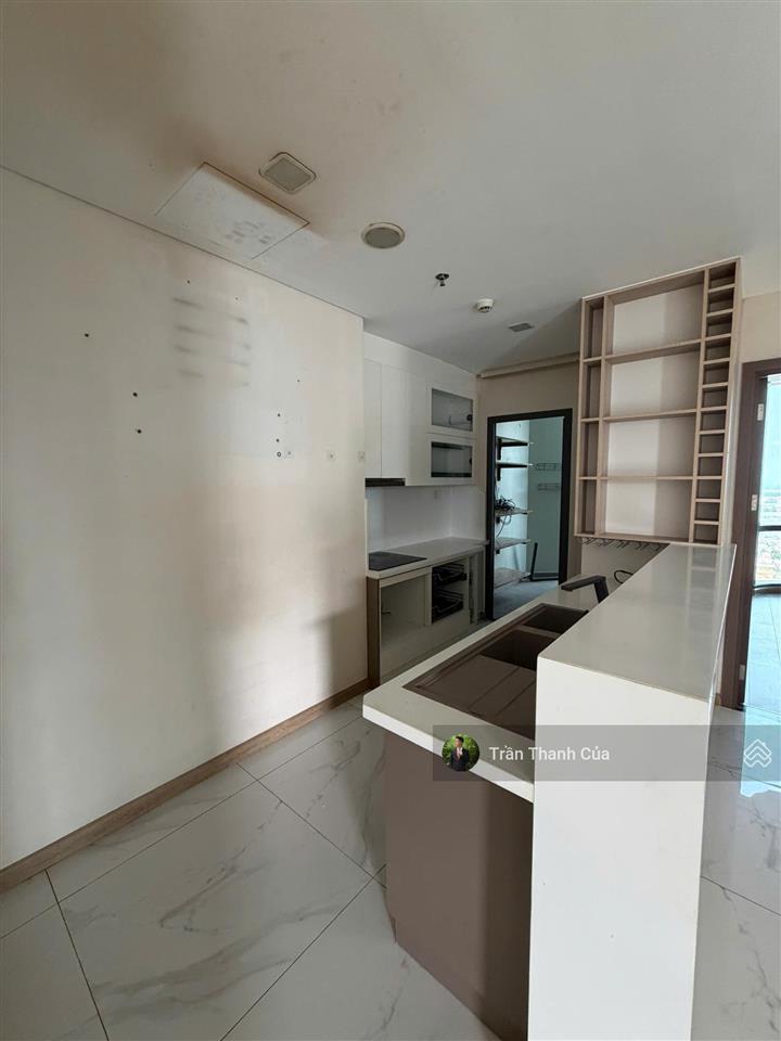 Bán nhanh 3pn officetel landmark 81. nội thất cơ bản phù hợp làm văn phòng, diện tích 122, sẵn sổ