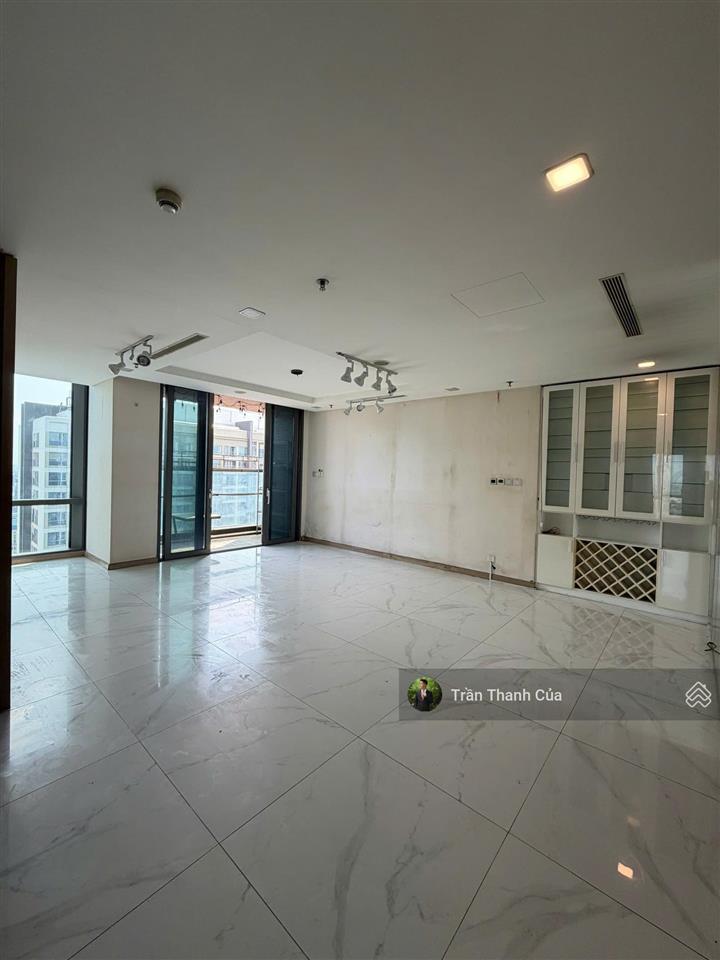 Bán nhanh 3pn officetel landmark 81. nội thất cơ bản phù hợp làm văn phòng, diện tích 122, sẵn sổ