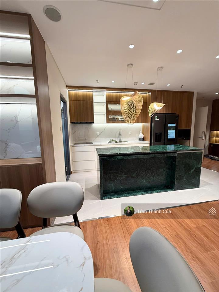 Bán 4pn landmark 81. đầy đủ nội thất, sẵn sổ công chứng ngay.  0908 132 ***