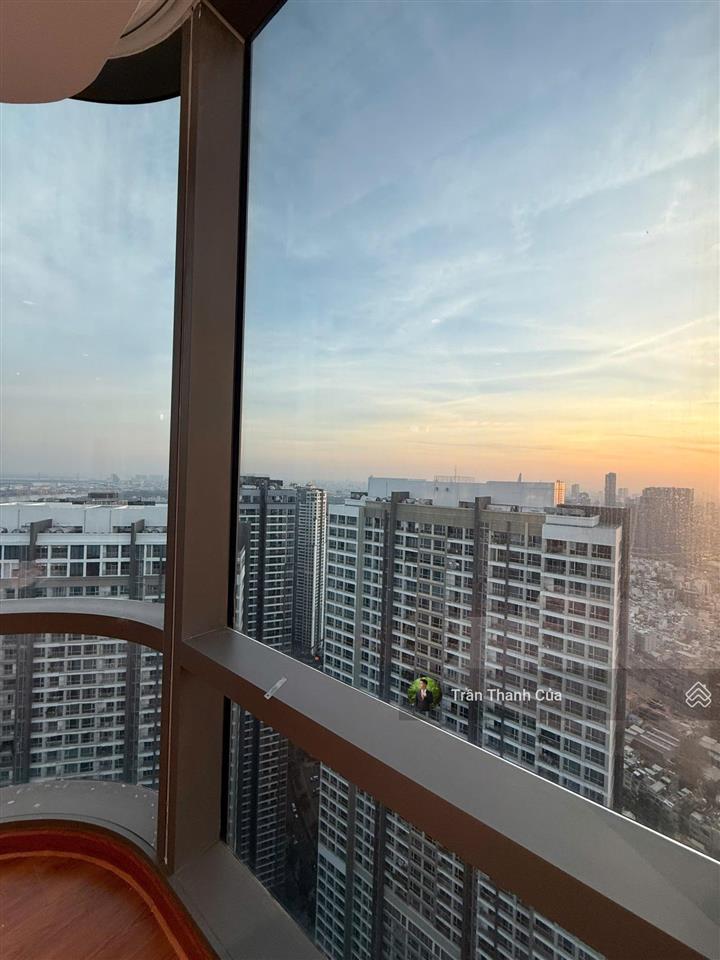 Bán 4pn landmark 81. đầy đủ nội thất, sẵn sổ công chứng ngay.  0908 132 ***