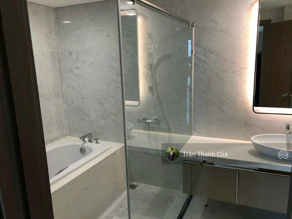 Tin xác thực cho thuê văn phòng 172m2 ladmark 81 lầu cao view thoáng. phòng khách rộng. 0908 132 ***
