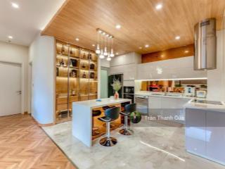 Bán nhanh penthouse park 4 đơn giá chỉ 150 triệu /m2. sẵn nội thất đẹp.  0908 132 ***