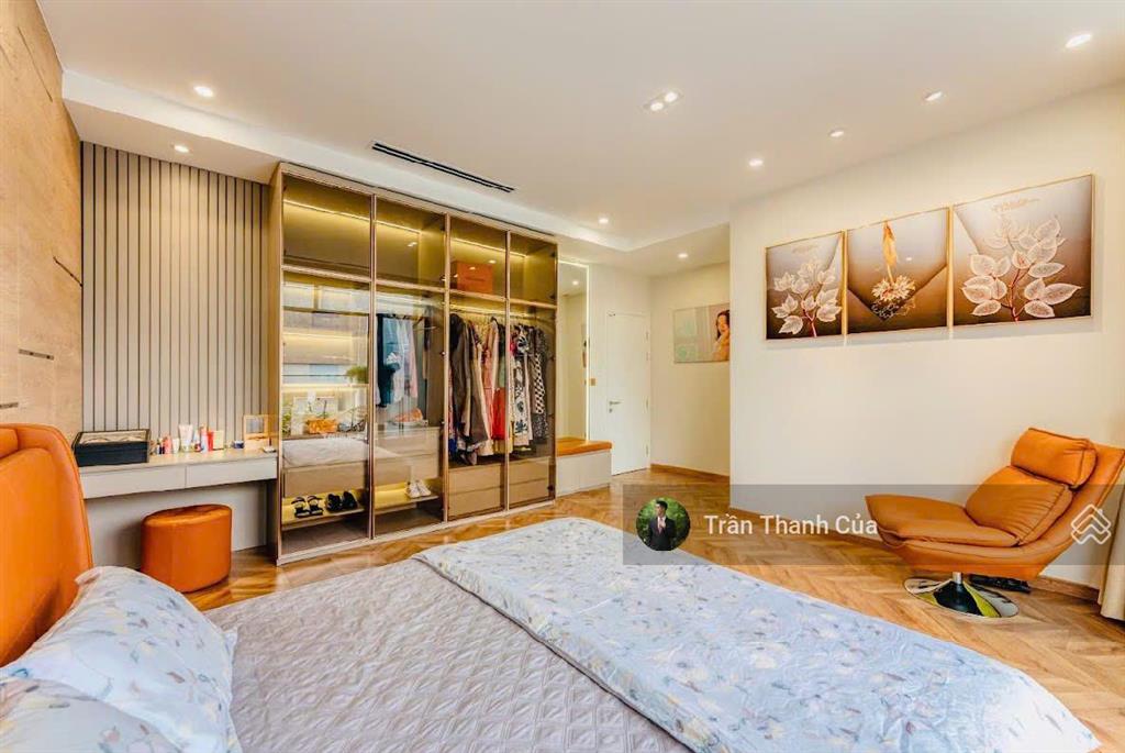 Bán nhanh penthouse park 4 đơn giá chỉ 150 triệu /m2. sẵn nội thất đẹp.  0908 132 ***
