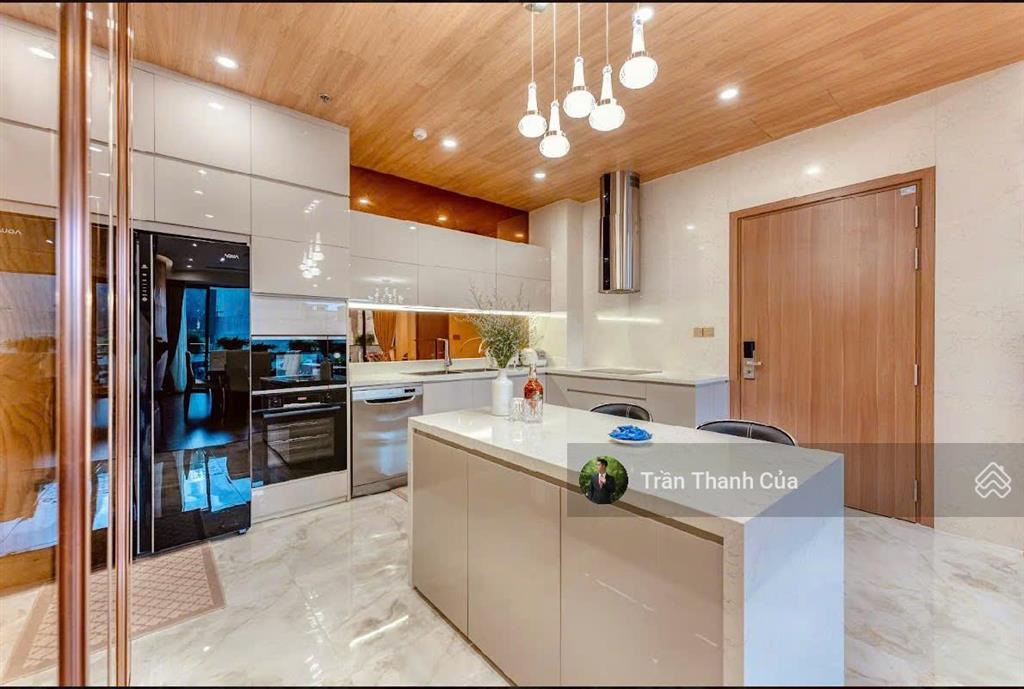 Cho thuê penthouse park 4. có 3 phòng ngủ và 3 nhà vệ sinh. nội thất decor đẹp.  0908 132 ***