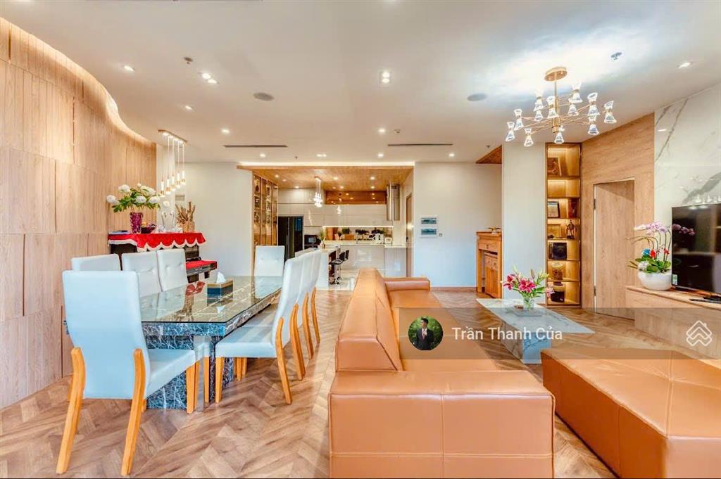 Cho thuê penthouse park 4. có 3 phòng ngủ và 3 nhà vệ sinh. nội thất decor đẹp.  0908 132 ***