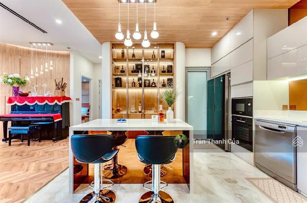 Cho thuê penthouse park 4. có 3 phòng ngủ và 3 nhà vệ sinh. nội thất decor đẹp.  0908 132 ***