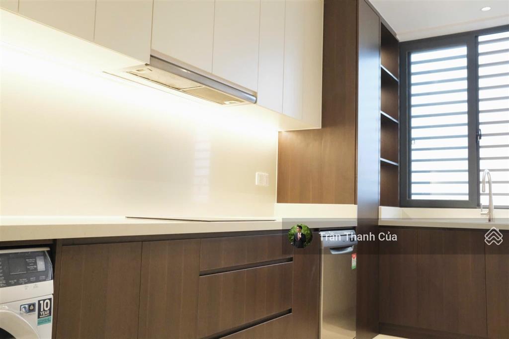 Bán nhanh 4pn 155m2 giá hời thị trường. nội thất cơ bản, sẵn sổ, view ko bị chắn. 30 tỷ giao nh