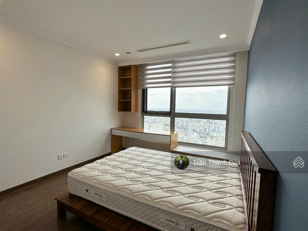 Cho thuê nhanh 3pn landmark 4. diện tích 108m2 lầu cao view thoáng, tầm nhìn ra sông.  090813205