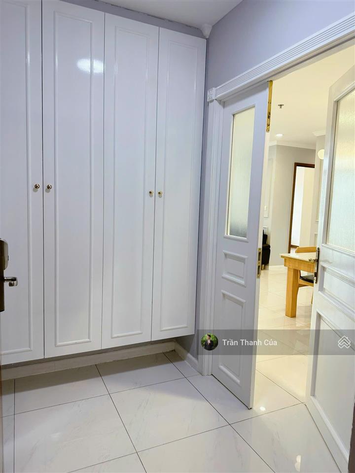 Cho thuê nhanh 3pn landmark 4. diện tích 108m2 lầu cao view thoáng, tầm nhìn ra sông.  090813205