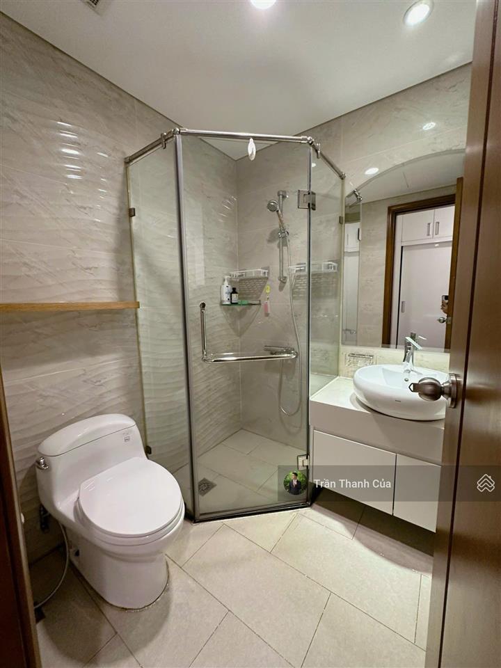 Cho thuê nhanh 3pn landmark 4. diện tích 108m2 lầu cao view thoáng, tầm nhìn ra sông.  090813205