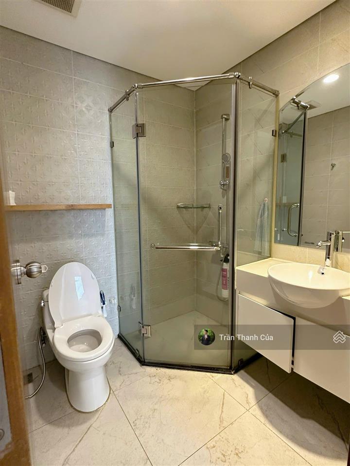 Cho thuê nhanh 3pn landmark 4. diện tích 108m2 lầu cao view thoáng, tầm nhìn ra sông.  090813205