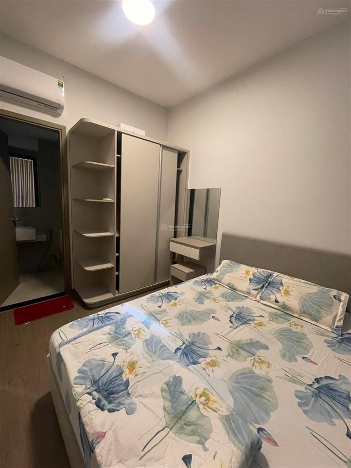 Hương có 1 vài căn west gate cho thuê giá ổn. nhà trống và ở ngay.  hương ạ.