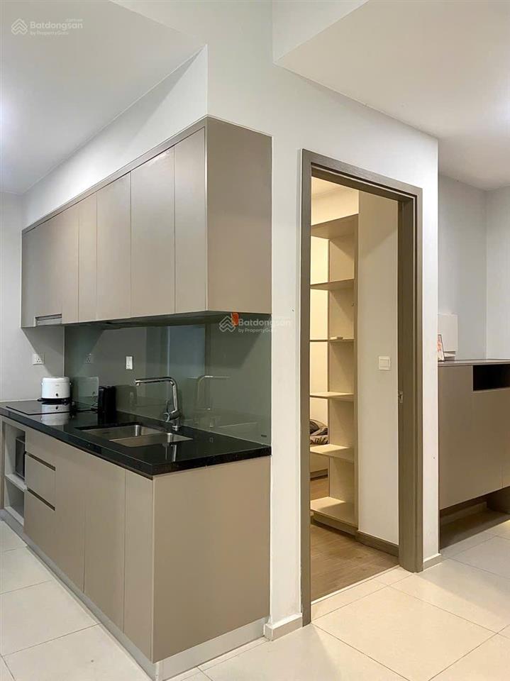 Hương có 1 vài căn west gate cho thuê giá ổn. nhà trống và ở ngay.  hương ạ.