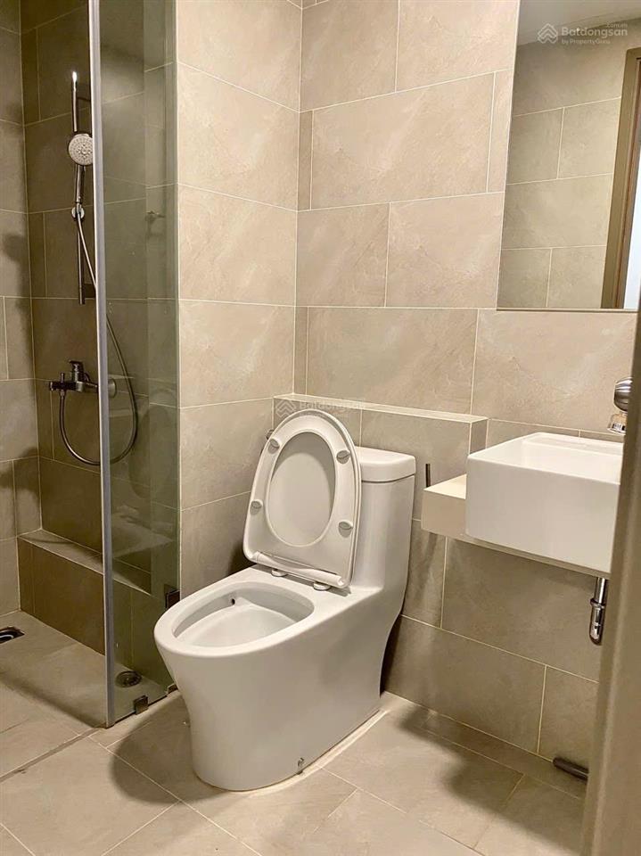 Hương có 1 vài căn west gate cho thuê giá ổn. nhà trống và ở ngay.  hương ạ.