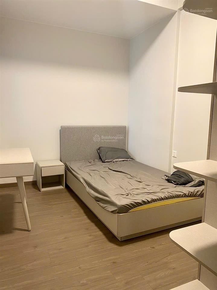 Hương có 1 vài căn west gate cho thuê giá ổn. nhà trống và ở ngay.  hương ạ.