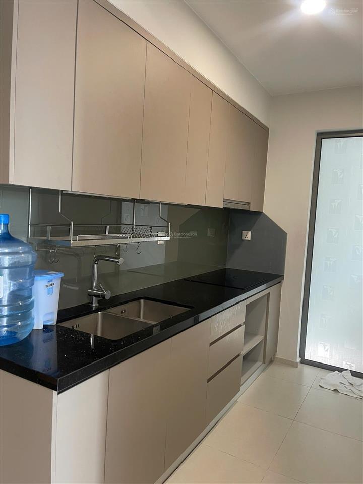 Hương có 1 vài căn west gate cho thuê giá ổn. nhà trống và ở ngay.  hương ạ.