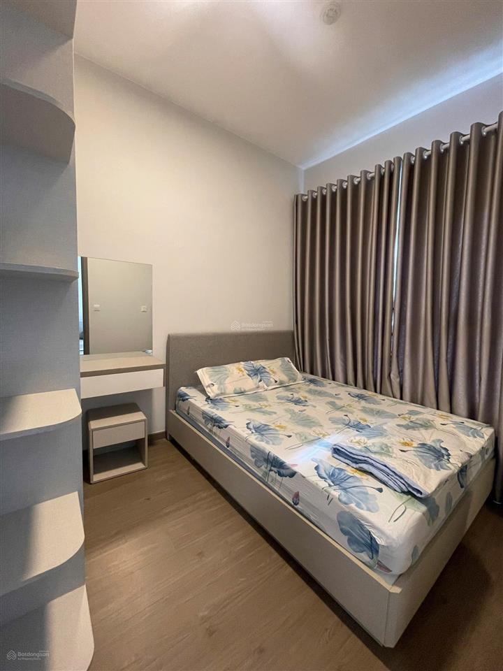 Hương có 1 vài căn west gate cho thuê giá ổn. nhà trống và ở ngay.  hương ạ.