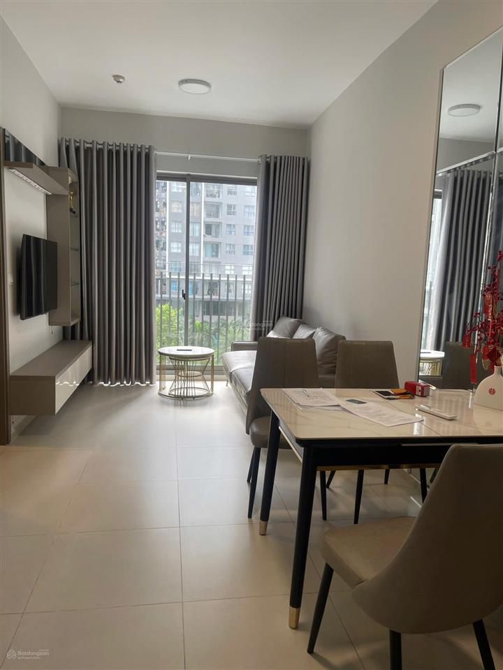 Hương có 1 vài căn west gate cho thuê giá ổn. nhà trống và ở ngay.  hương ạ.